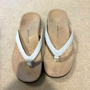 VIONIC White snake flip flops
